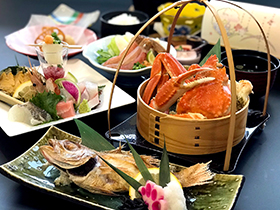 【HP限定！土曜日お得】グレードアップ2食付◇蟹・あわび・のどぐろに舌鼓♪贅沢な三大味覚会席プラン